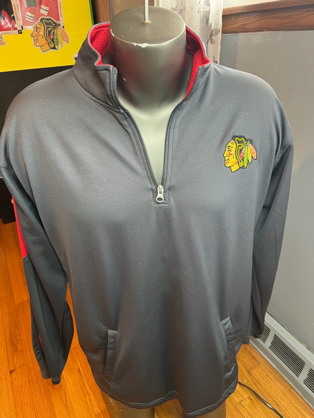 CHICAGO BLACKHAWKS 2018 AUTHENTIC WARM UP PULLOVER W/Zipper and Front Pockets si
